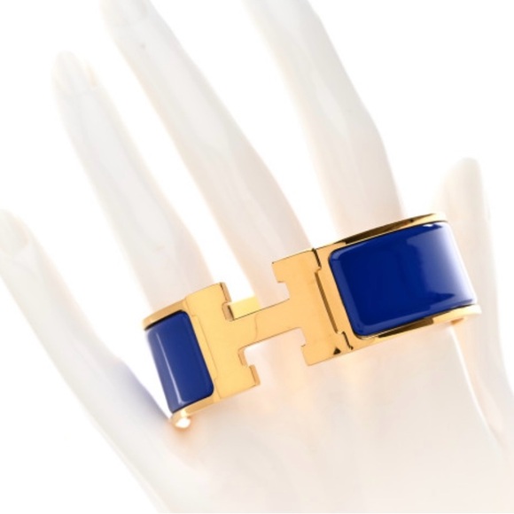HERMES
Enamel Wide Clic Clac H
Bracelet PM Bleu Indigo - Picture 3 of 11